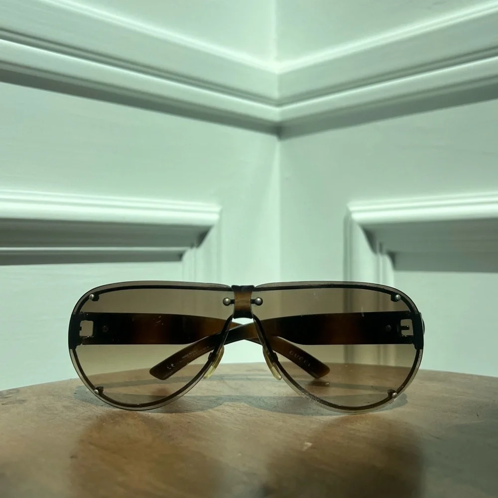 GUCCI Vintage Small Aviator Oval Sunglasses - Picture 2 of 7
